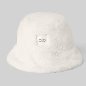 LIKE NEW Alo Yoga Faux Fur Bucket Hat